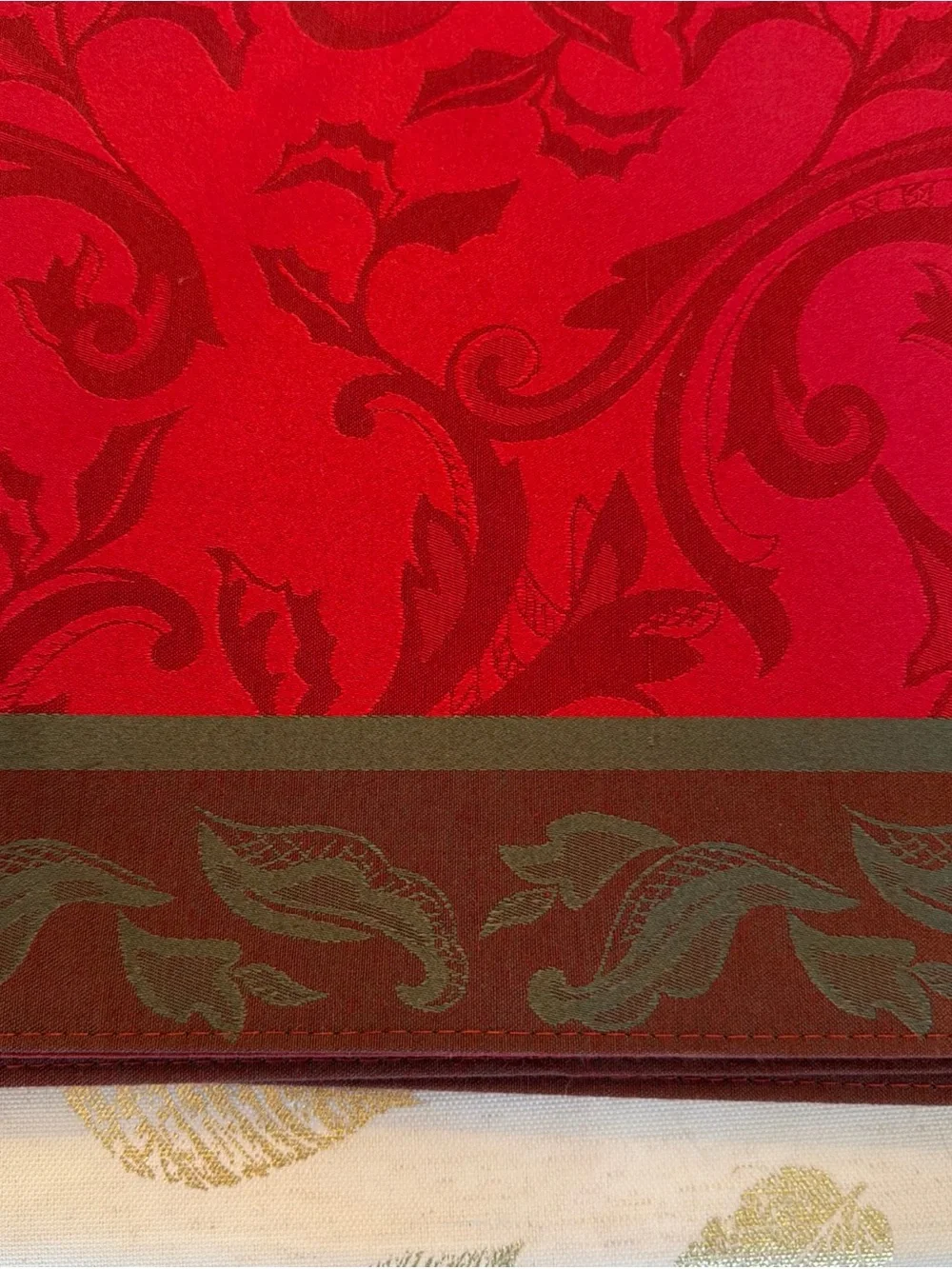 Christmas Holly & Berry set of 6 cloth placemats 19x13 in New